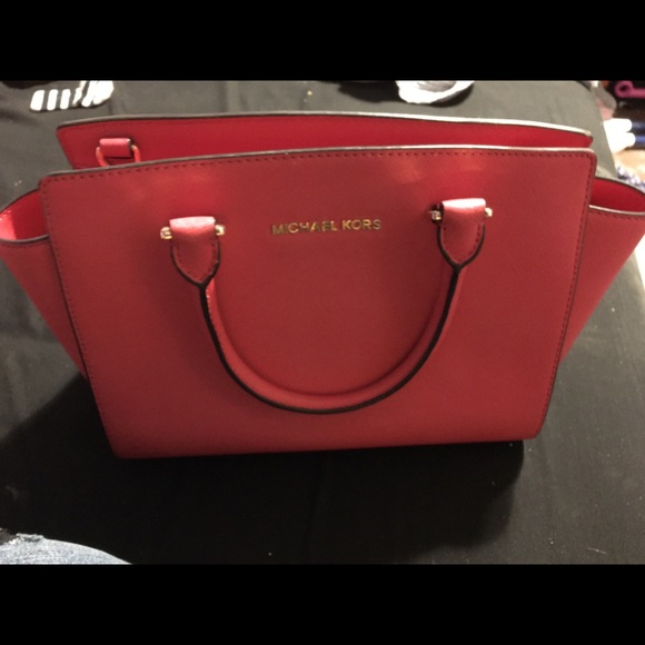** SOLD** Melon Colored Michael Kors purse - Picture 2 of 4